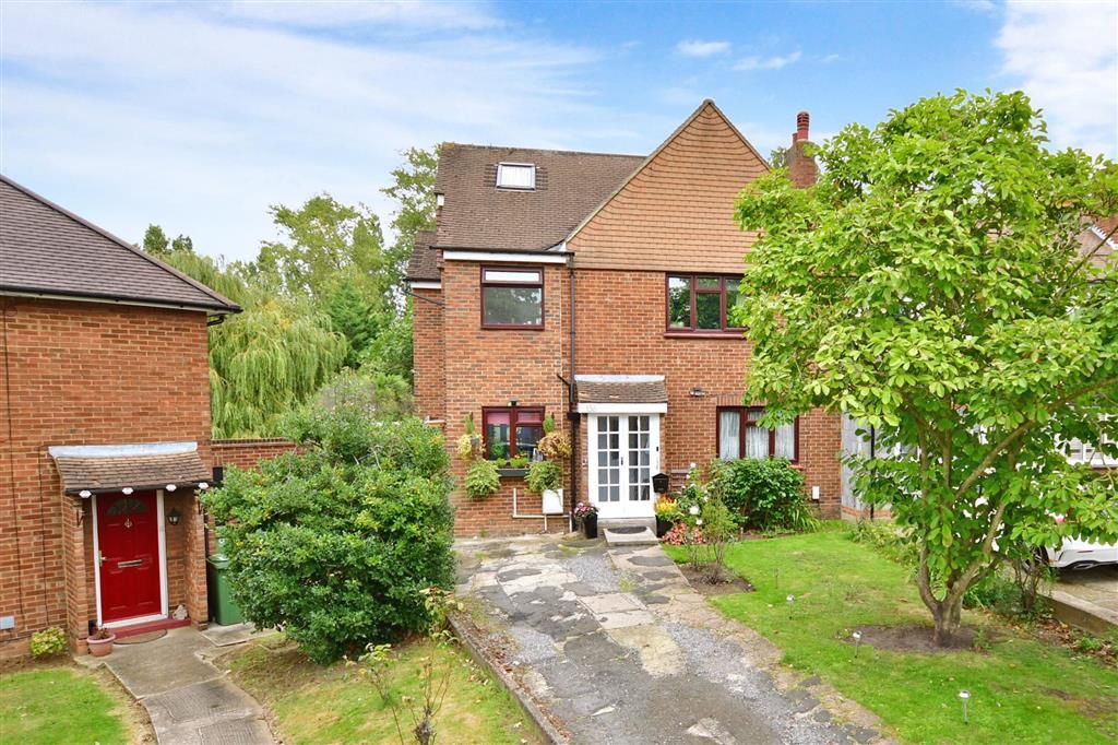 3 bed end terrace house for sale in Imperial Way, Chislehurst, Kent BR7, £650,000 Zoopla