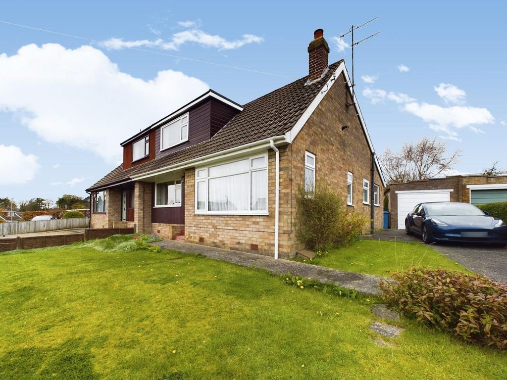 3 bed semidetached bungalow for sale in Chantry Road, East Ayton