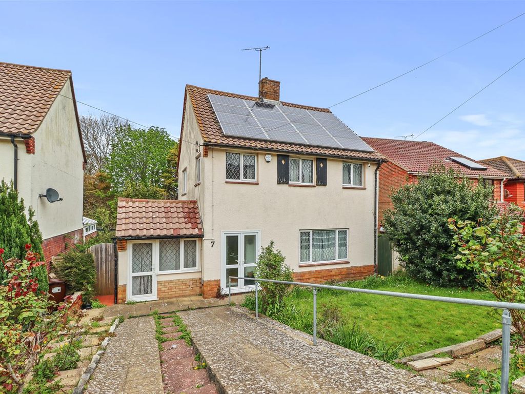 3 bed detached house for sale in Framfield Way, Eastbourne BN21, £