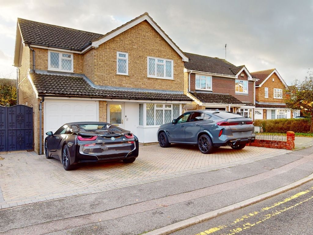 4 bed detached house for sale in Bowens Field, Ashford TN23, £450,000