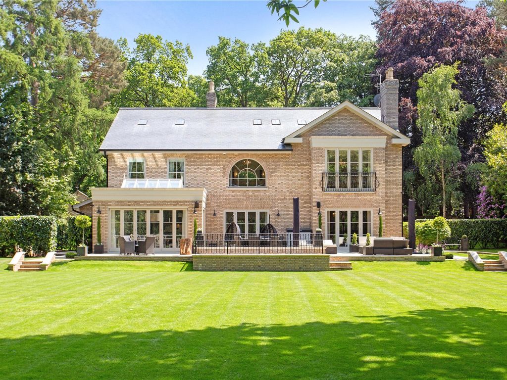 6 bed detached house for sale in Heath Lane, Apsley Heath MK17, £