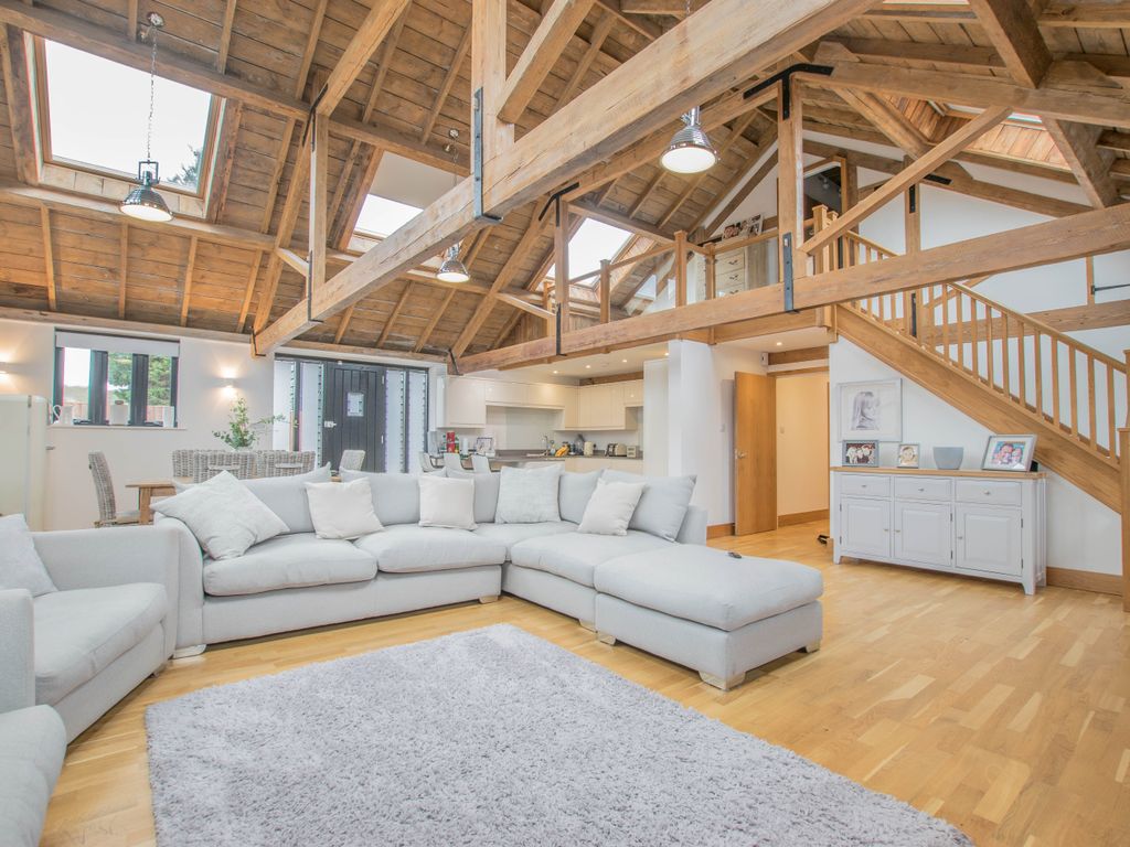 4 bed barn conversion to rent in Hailey Lane, Hailey, Hertford SG13