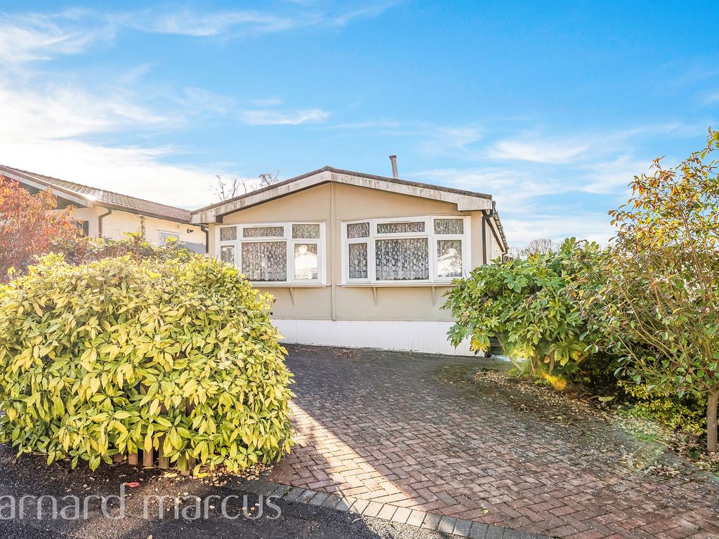 3 bed mobile/park home for sale in Surrey Hills Residential Park
