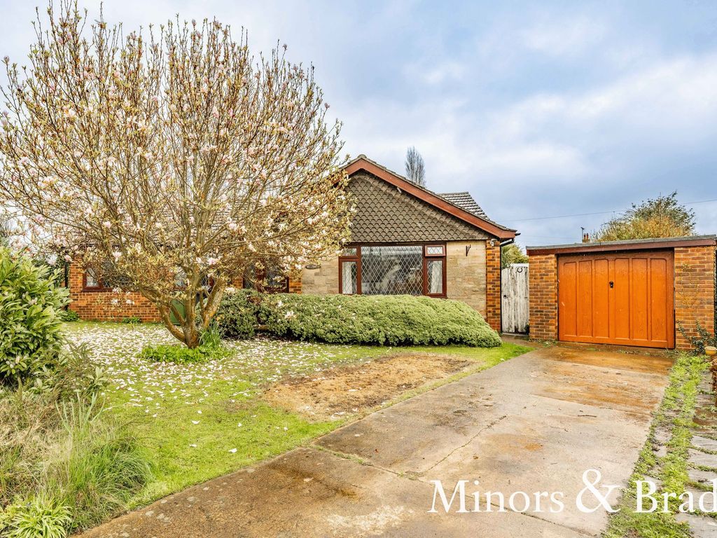 3 bed property for sale in Grebe Close, Rollesby NR29, £240,000 Zoopla