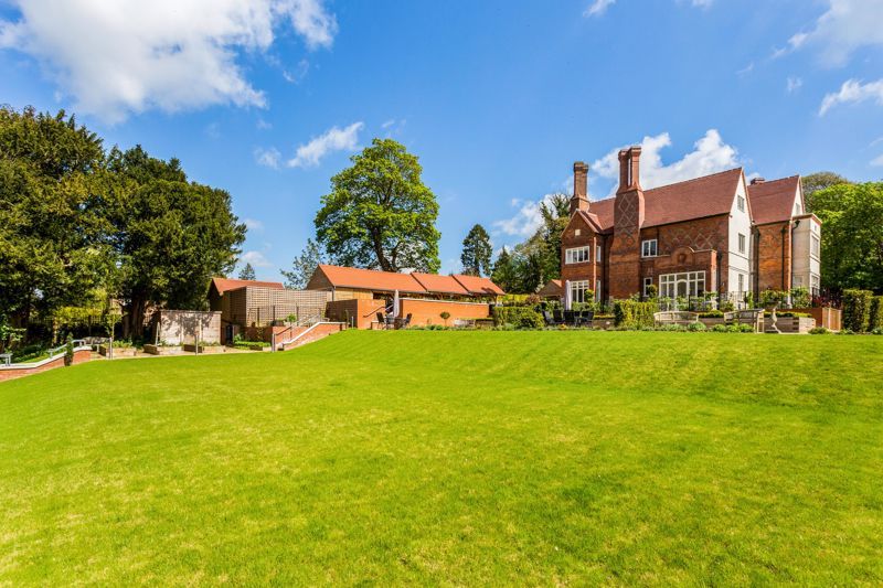 1 bed flat for sale in Hale Road, Wendover, Aylesbury HP22, £415,000