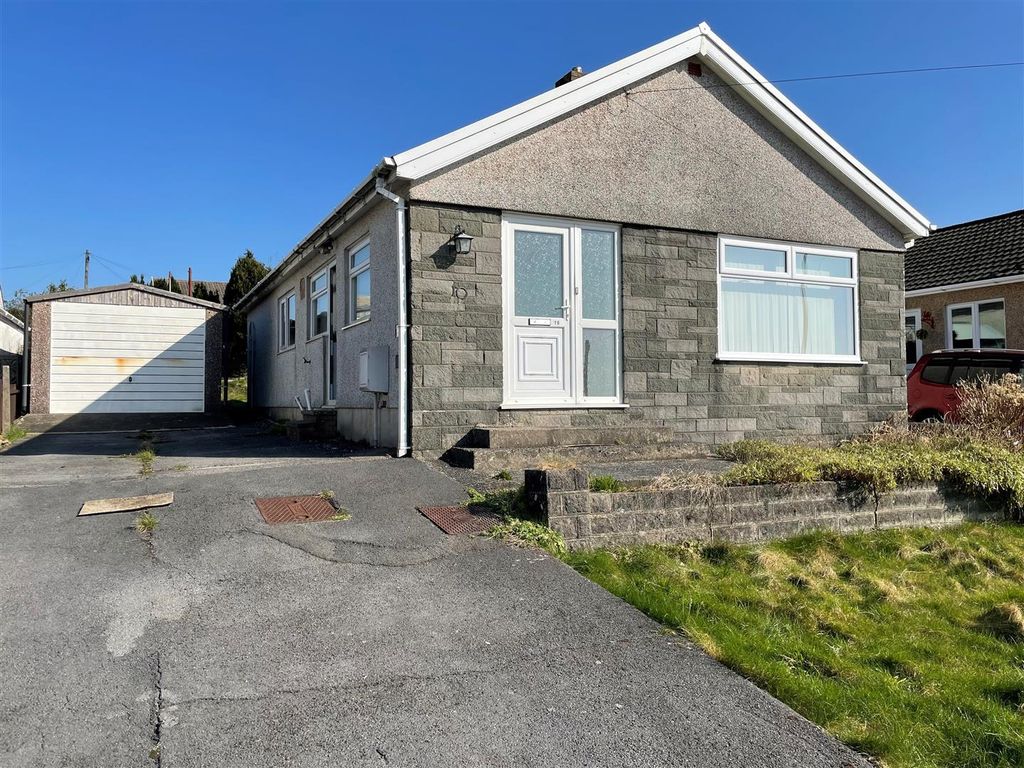 3 bed bungalow for sale in Hilltop, Felinfoel, Llanelli SA14 Zoopla