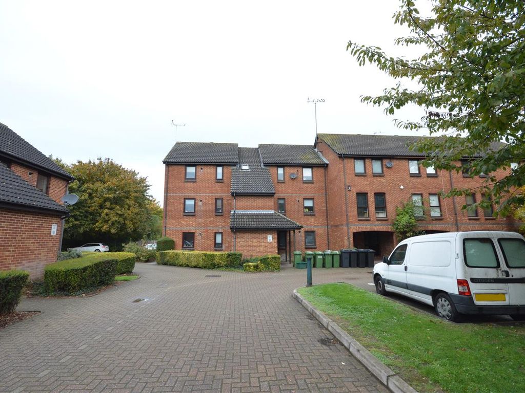1 bed flat to rent in Farriers Close, Epsom KT17 Zoopla