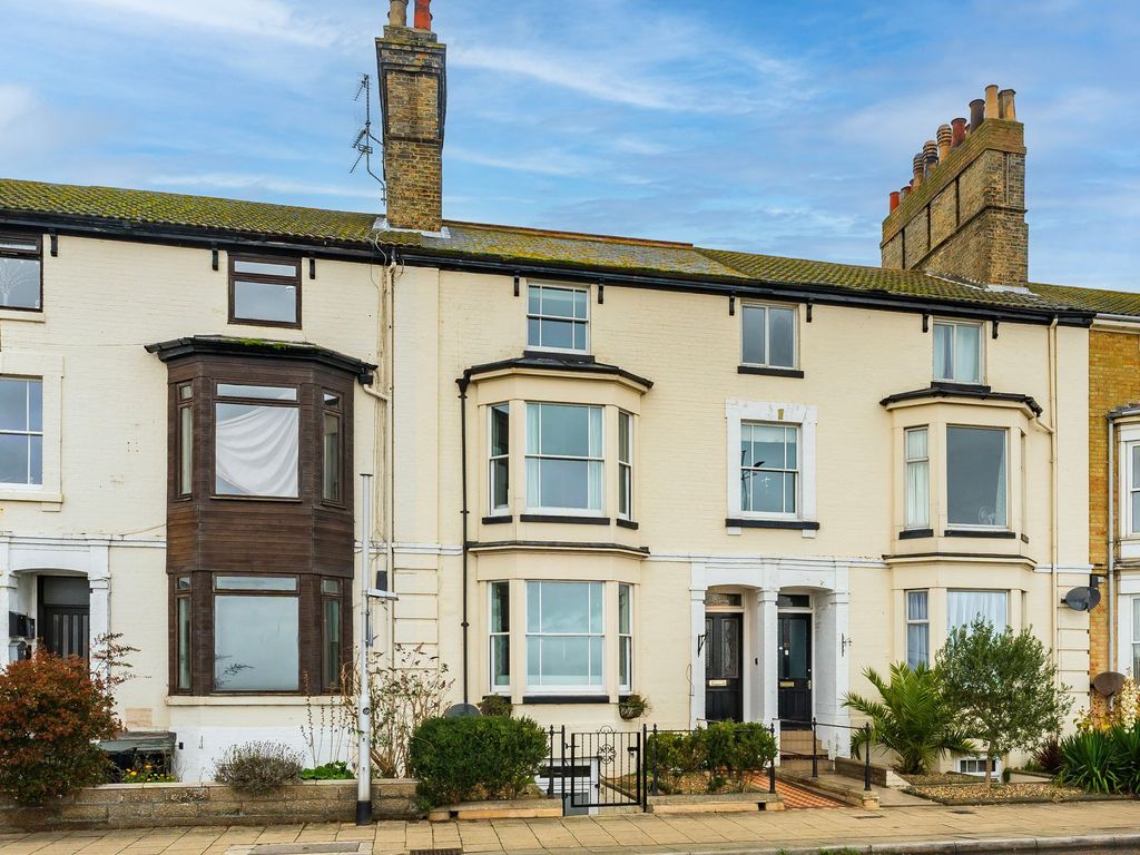 6 bed terraced house for sale in Marine Parade, Lowestoft NR33, £