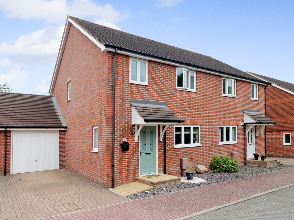 3 bed semidetached house for sale in Edwards Close, Shedfield
