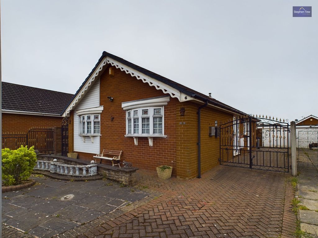 2 bed detached bungalow for sale in Lowfield Road, Blackpool FY4 Zoopla
