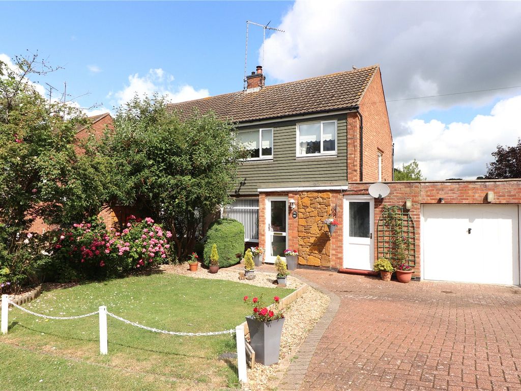 3 bed semidetached house for sale in St Augustin Way, Daventry