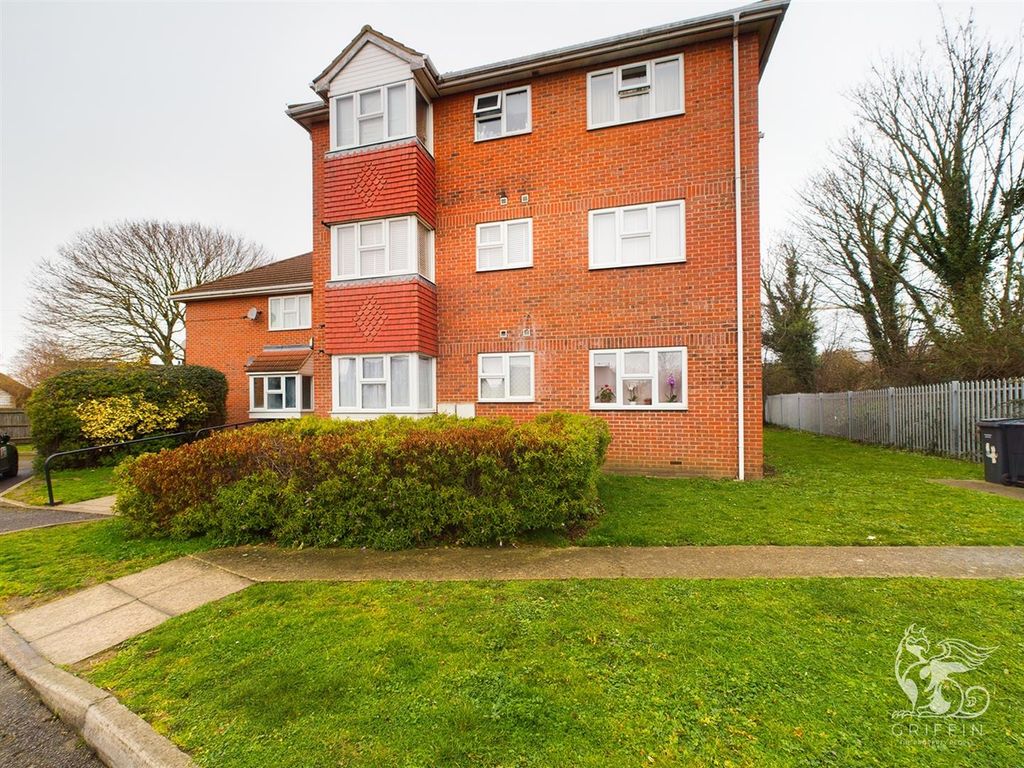 2 bed flat for sale in South View Heights, London Road, Grays RM20 Zoopla