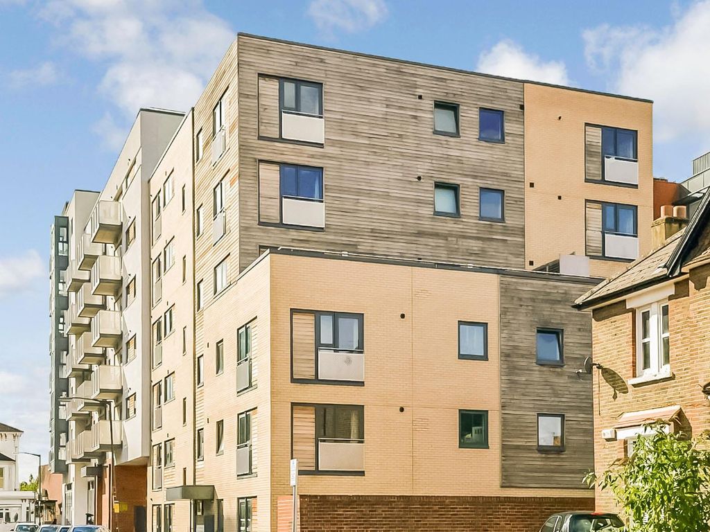 2 bed flat to rent in Stanley Road, London SW19, £1,960 pcm Zoopla