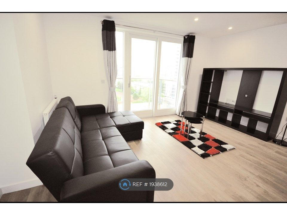 1 bed flat to rent in Penthouse Opposite Langdon Park Dlr, London E14