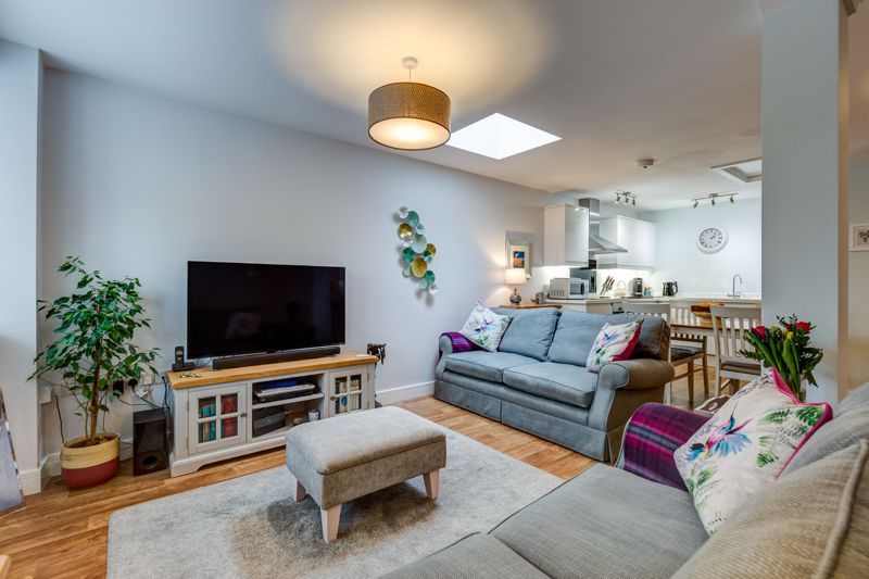 2 bed flat for sale in Shipton Road, Woodstock OX20 Zoopla