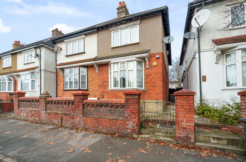 3 bed semidetached house for sale in Clare Road, Maidenhead, Berkshire