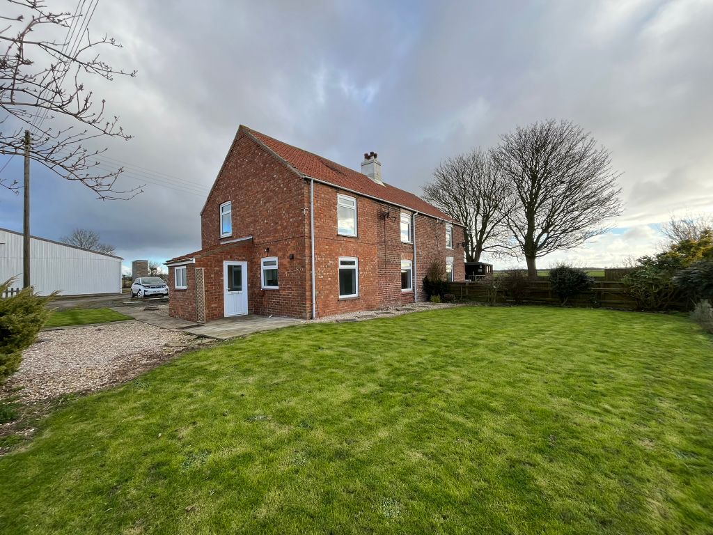 3 bed semidetached house to rent in Donna Nook Road, North Somercotes