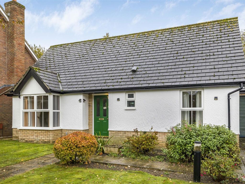 2 bed detached bungalow for sale in Field End, Balsham, Cambridge CB21