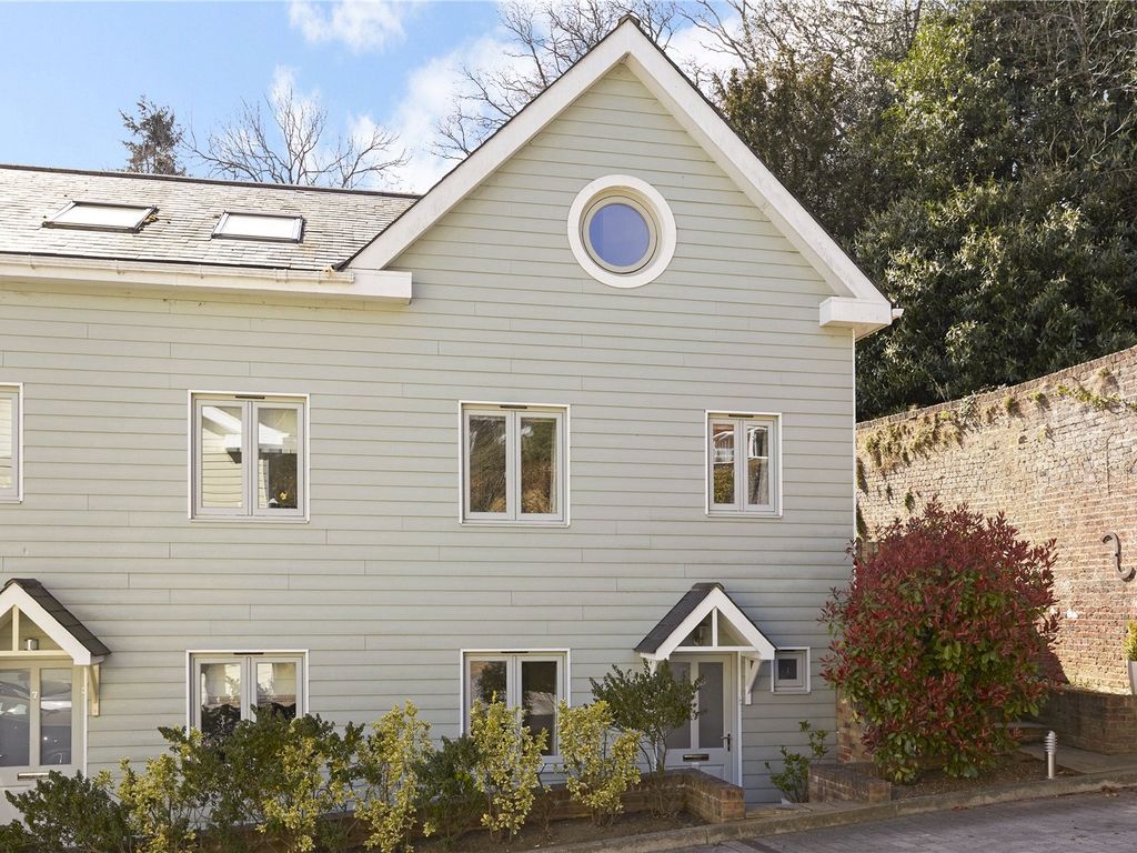 Somerset Gardens, Redhill, Surrey RH1  