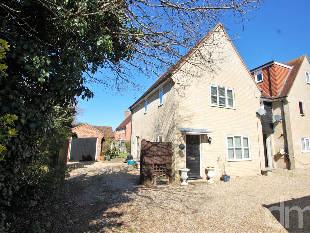 3 bed linkdetached house for sale in Archer Crescent, Tiptree