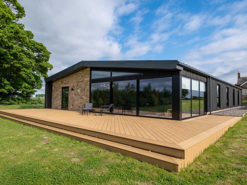 5 bed barn conversion for sale in Bowbridge Rise, Great Whittington