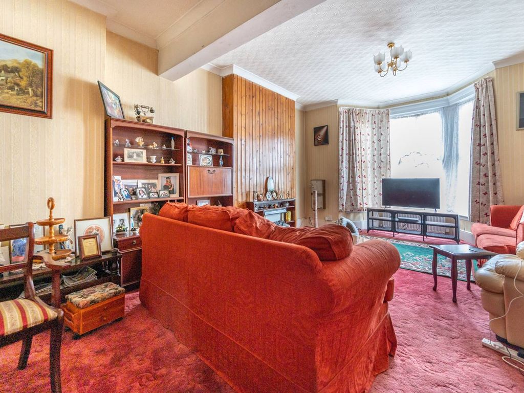 3 bed end terrace house for sale in Wanstead Park Road, Ilford IG1, £