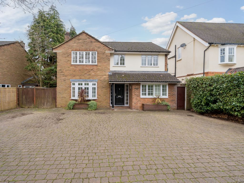 4 bed detached house for sale in Salisbury Road, Farnborough GU14, £
