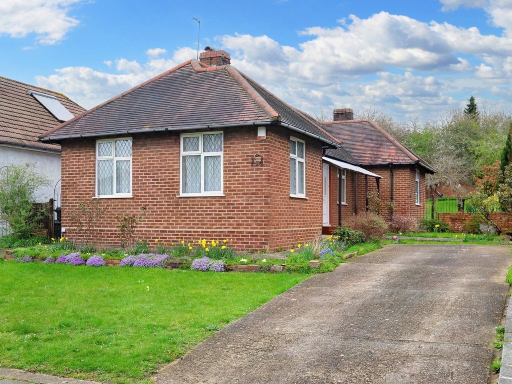 2 bed detached bungalow for sale in Gillmans Road, Orpington BR5 Zoopla