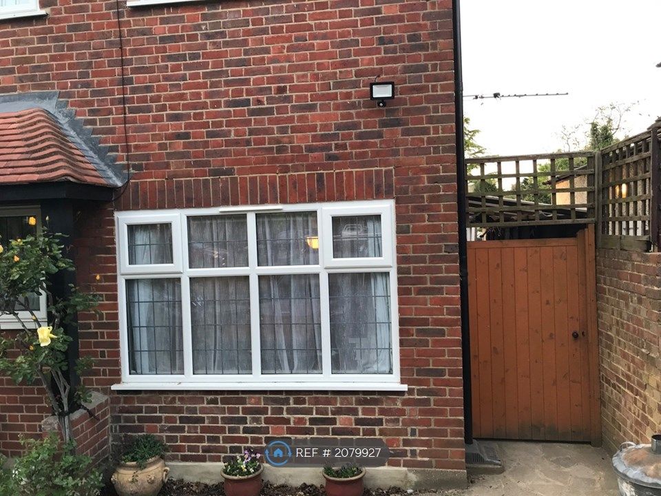 Room to rent in Cheam Road, Cheam, Sutton SM1, £1,085 pcm - Zoopla