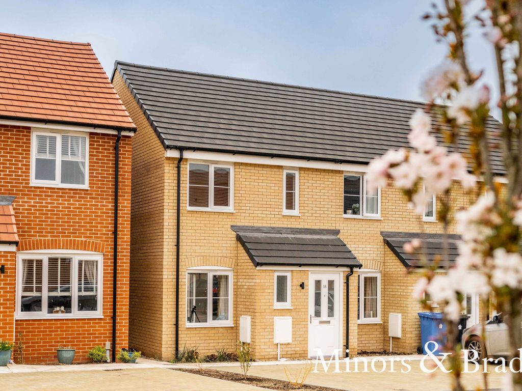 2 bed semidetached house for sale in Lime Avenue, Oulton, Lowestoft