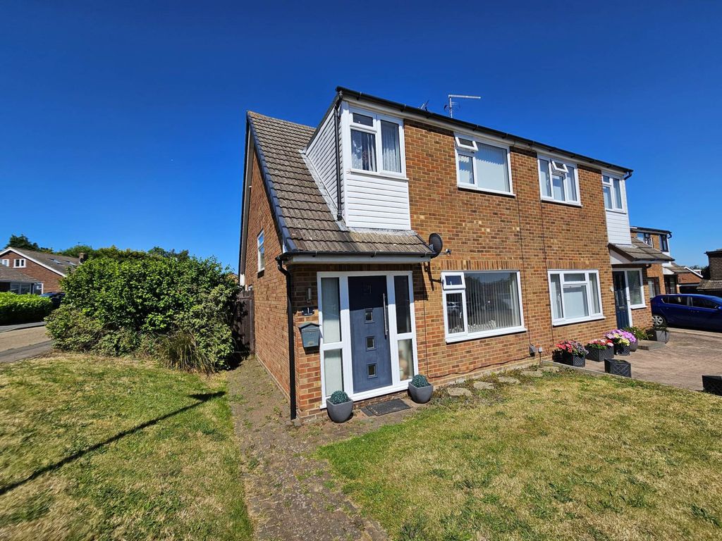 3 bed semidetached house for sale in Well Close, Sturry CT2, £325,000