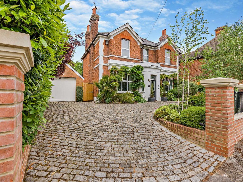 5 bed detached house for sale in Lakes Lane, Beaconsfield