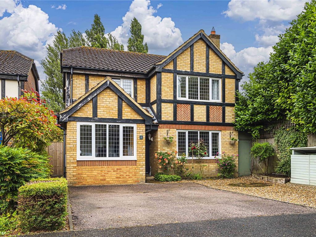 4 bed detached house for sale in The Mallards, Nash Mills, Hemel