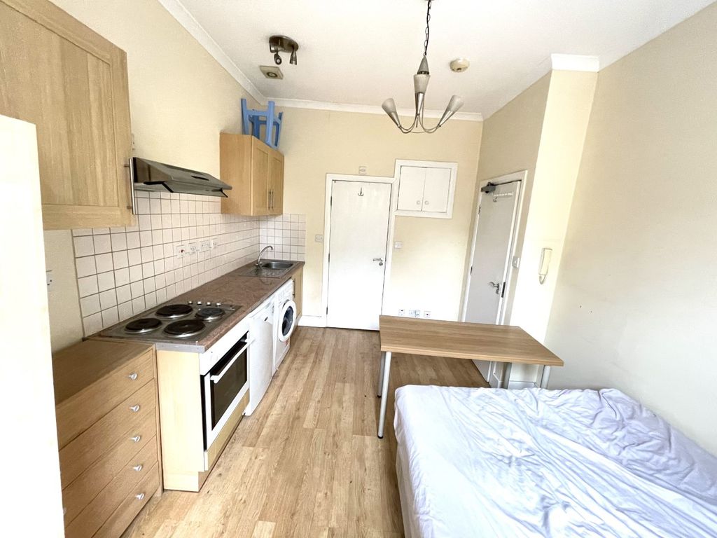 Studio to rent in Millbrook Place, Camden, London, Zone 1 NW1 Zoopla