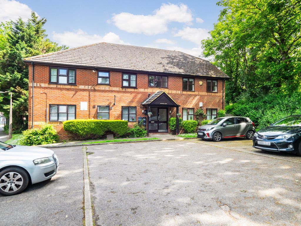 2 bed flat for sale in Station Approach, Cheam Road, Ewell, Epsom KT17