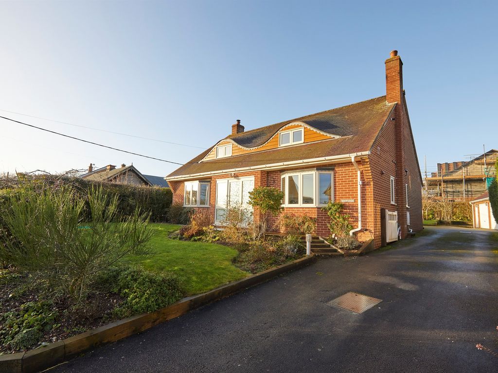 3 bed detached house for sale in Hanbury Hill, Hanbury, BurtonOnTrent