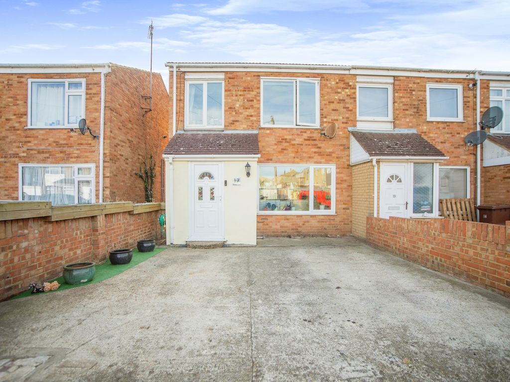 3 bed semidetached house for sale in Pannell Road, Rochester ME3, £