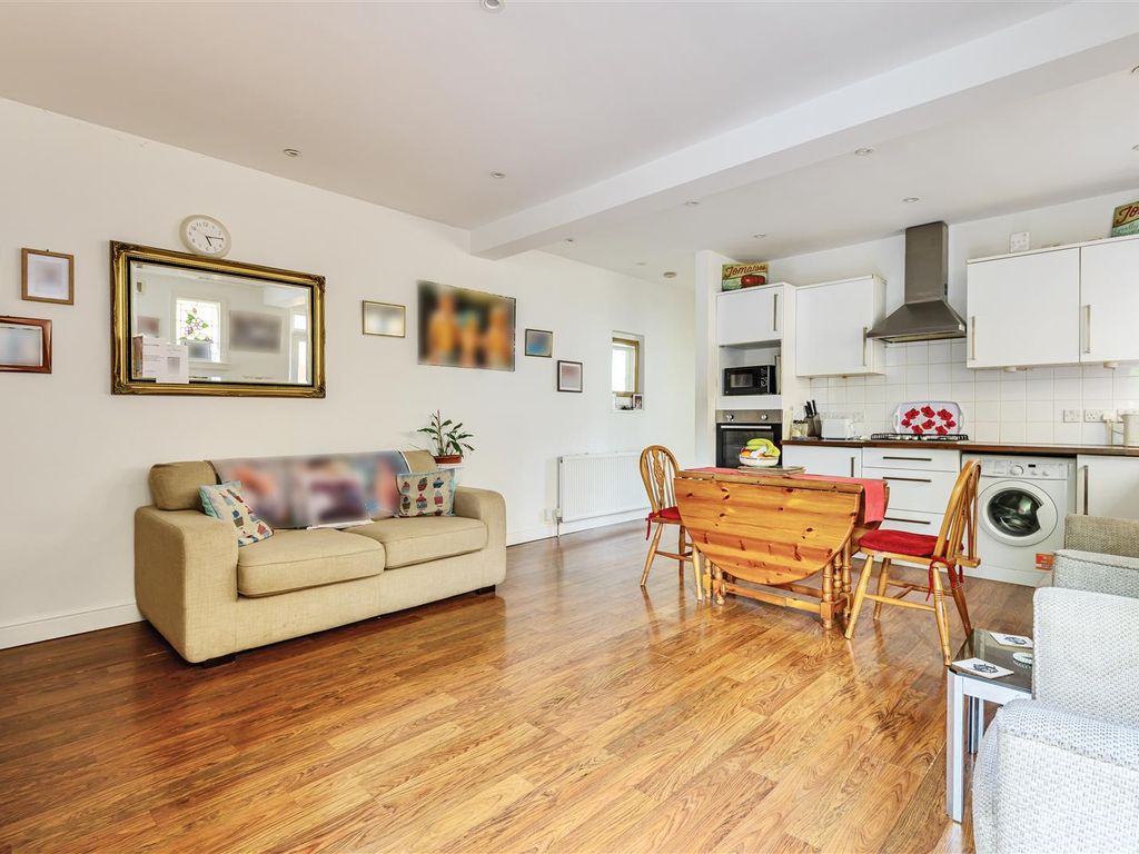 2 bed property for sale in Douglas Road, Surbiton KT6 Zoopla