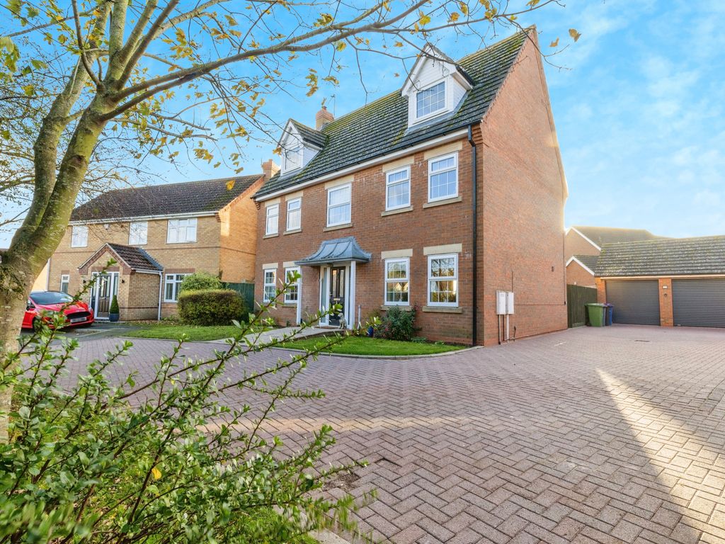 5 bed detached house for sale in Macphail Crescent, Saxilby, Lincoln