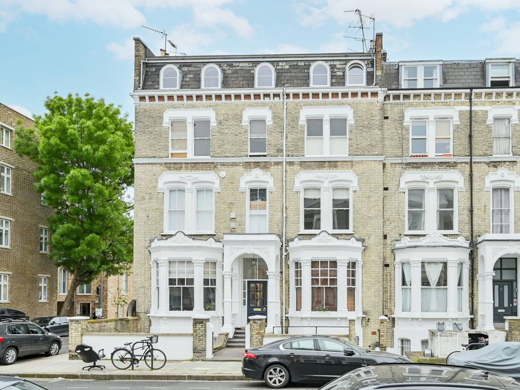 2 bed flat to rent in Sinclair Road, Brook Green, London W14, £2,400
