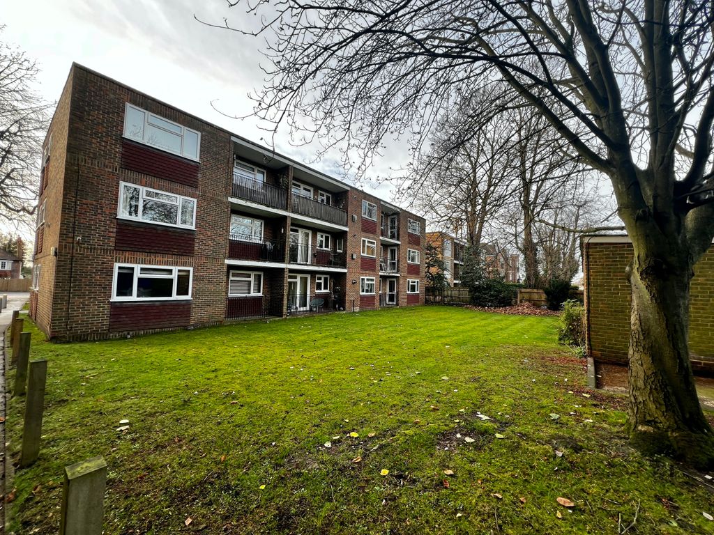 1 bed flat to rent in Alexandra Road, Epsom KT17, £1,100 pcm Zoopla
