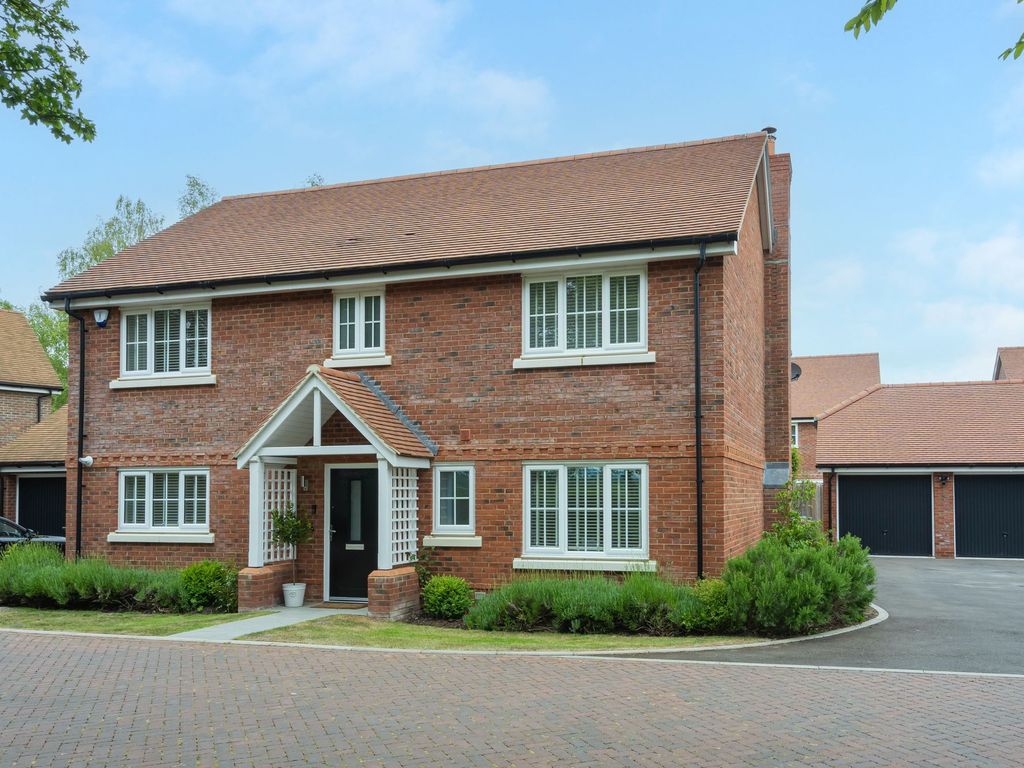 4 bed detached house for sale in Herman Close, East Hanney OX12, £