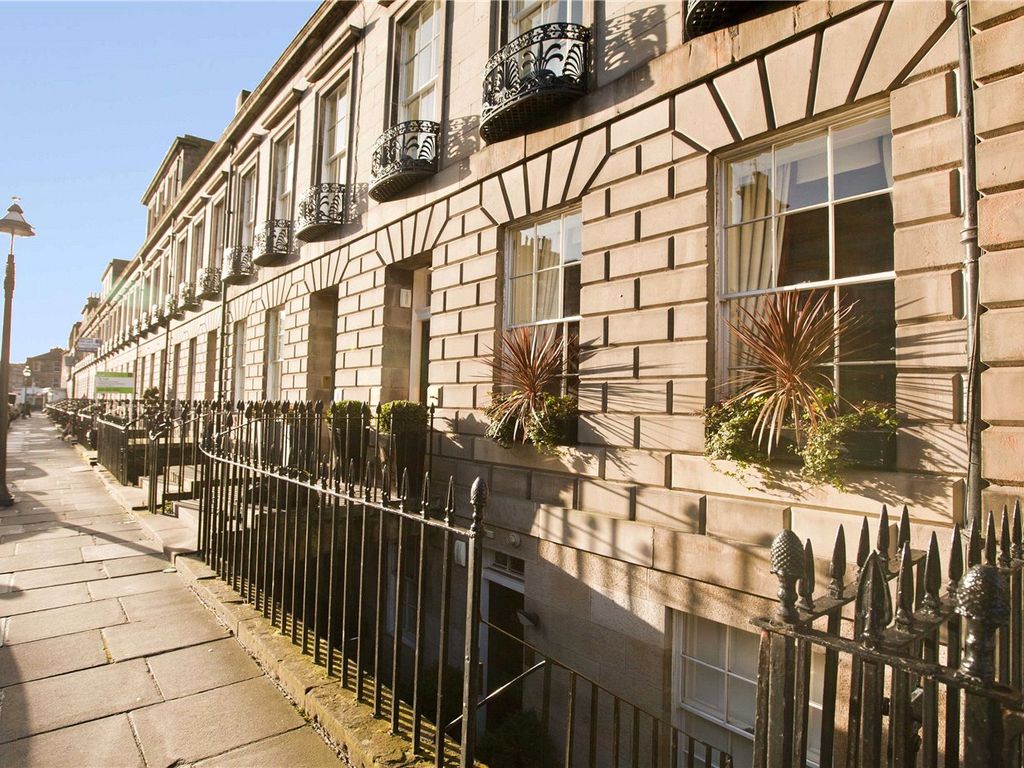 1 bed flat to rent in Alva Street, West End, Edinburgh EH2, £1,075 pcm