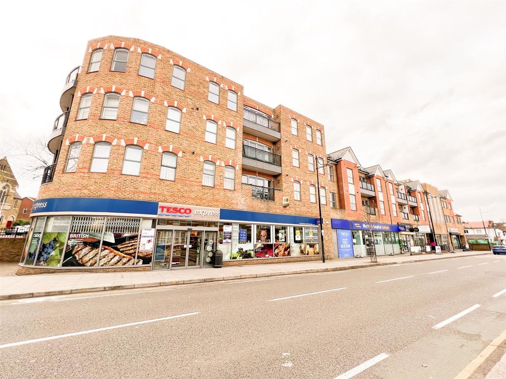 2 bed flat to rent in High Road, Woodford Green IG8 Zoopla