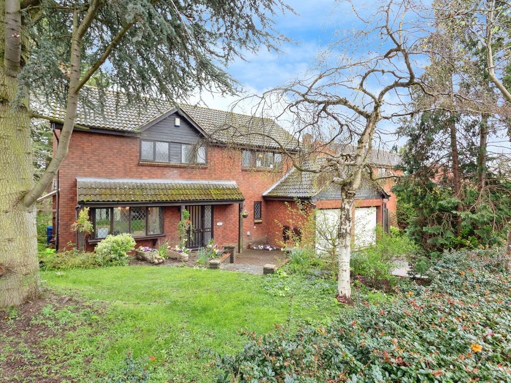 4 bed detached house for sale in Harvester Close, Greenleys, Milton