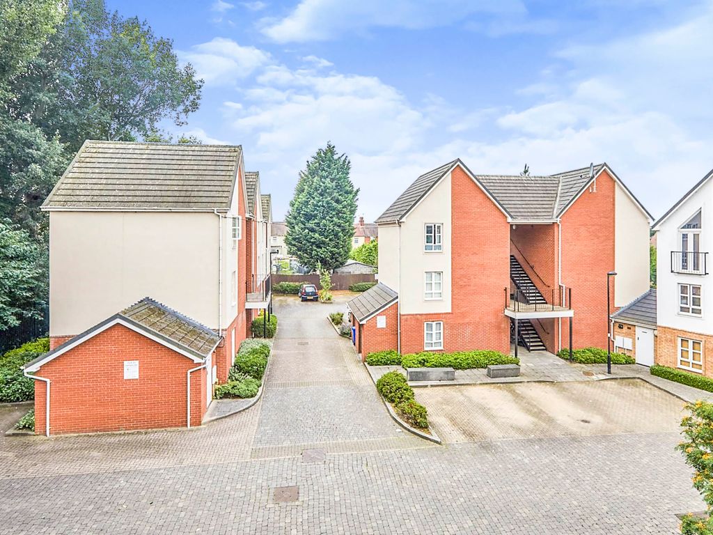 2 bed flat for sale in Heathlands Grange, Stapenhill, BurtonOnTrent