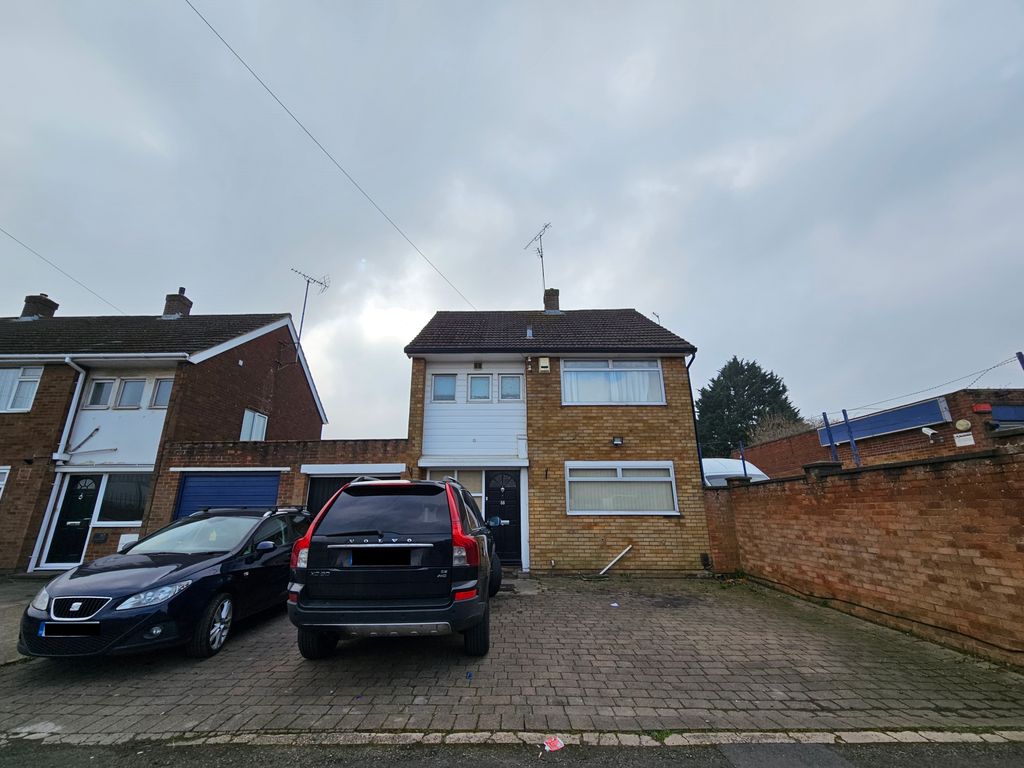 3 bed detached house to rent in Wingate Road, Luton LU4, £1,600 pcm