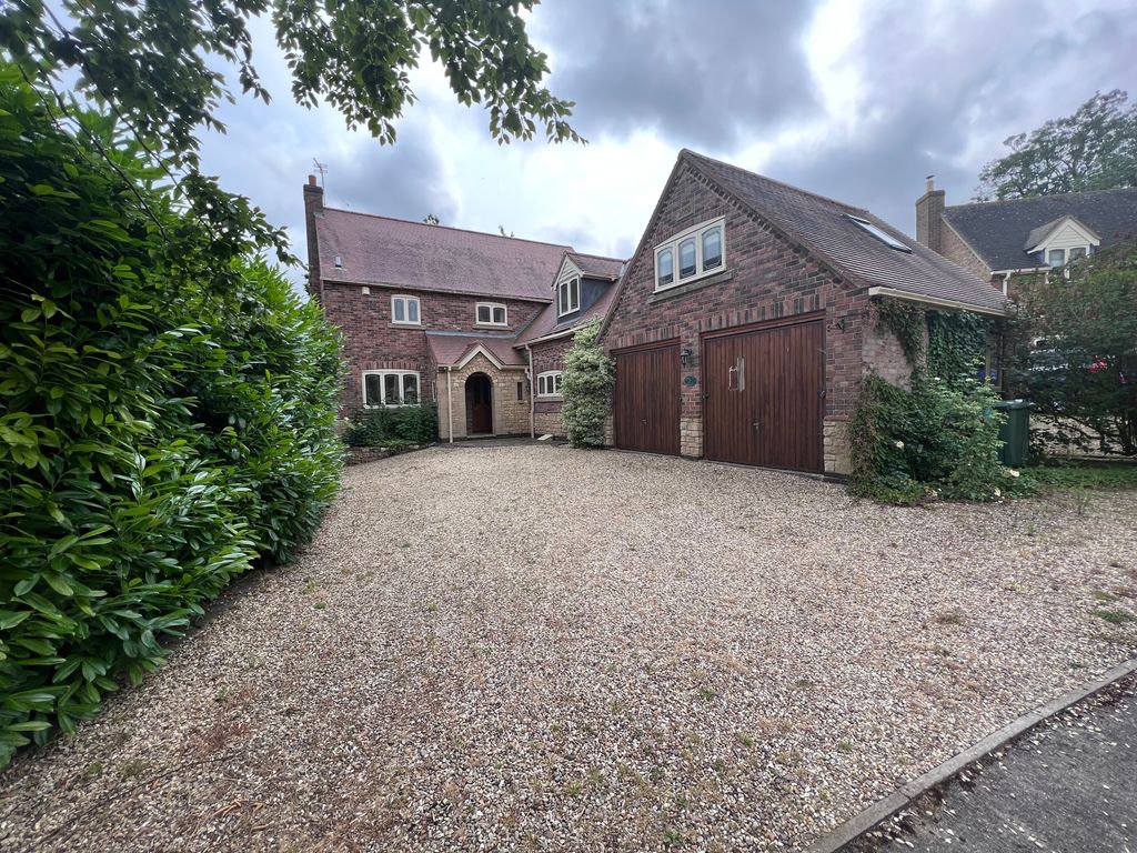 4 bed detached house for sale in Willow Close, Whissendine, Oakham LE15