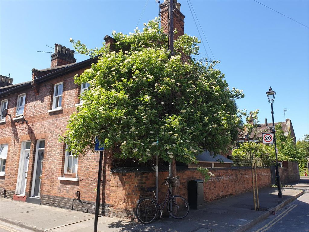 3 bed end terrace house to rent in Goodhall Street, Willesden Junction
