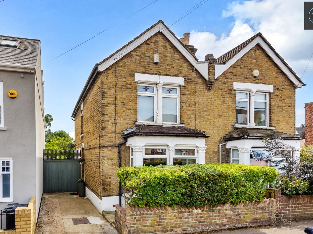 2 bed semidetached house for sale in Albert Road, South Woodford